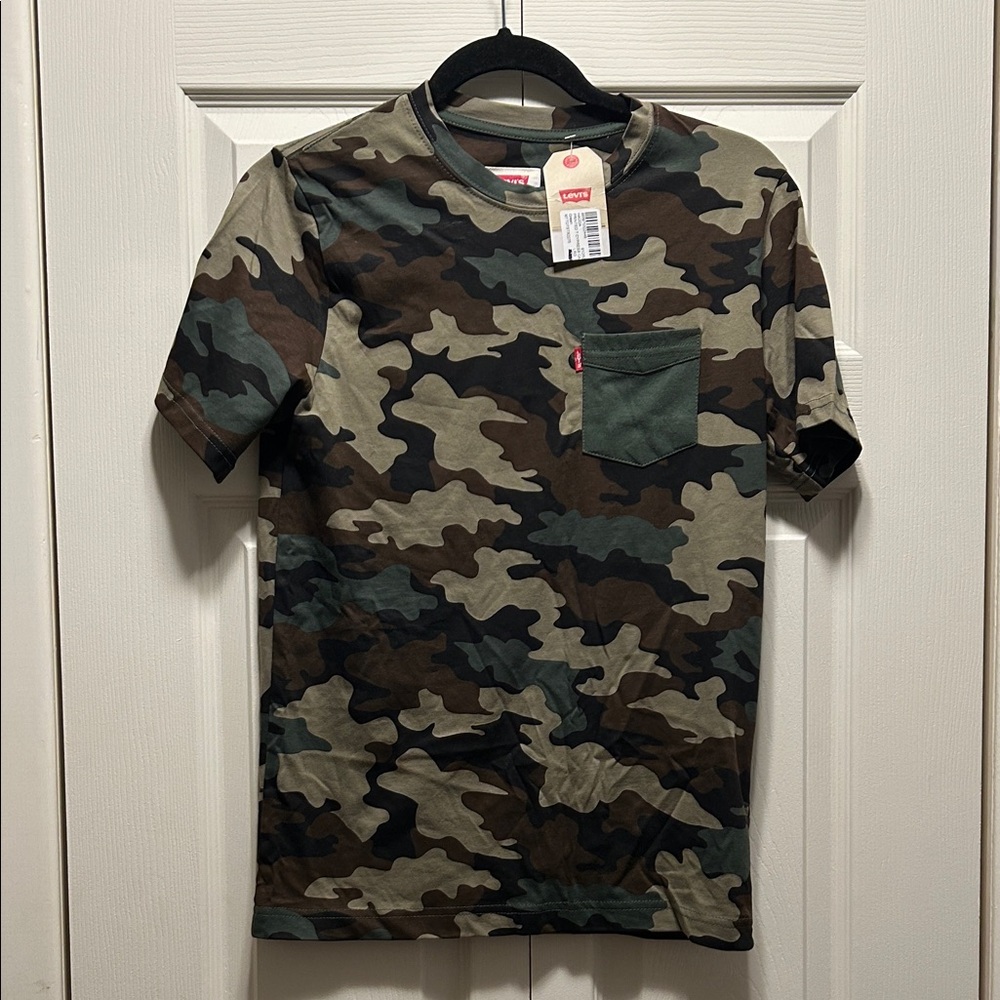 Brand new Levi's Camouflage kids T-Shirt size L